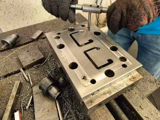 Molde de extrusión para perfiles de puertas y ventanas de madera y plástico para pisos de interior