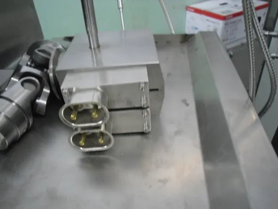 Desmontaje de moldes de extrusión de láminas para materiales de caucho y plástico de laboratorio